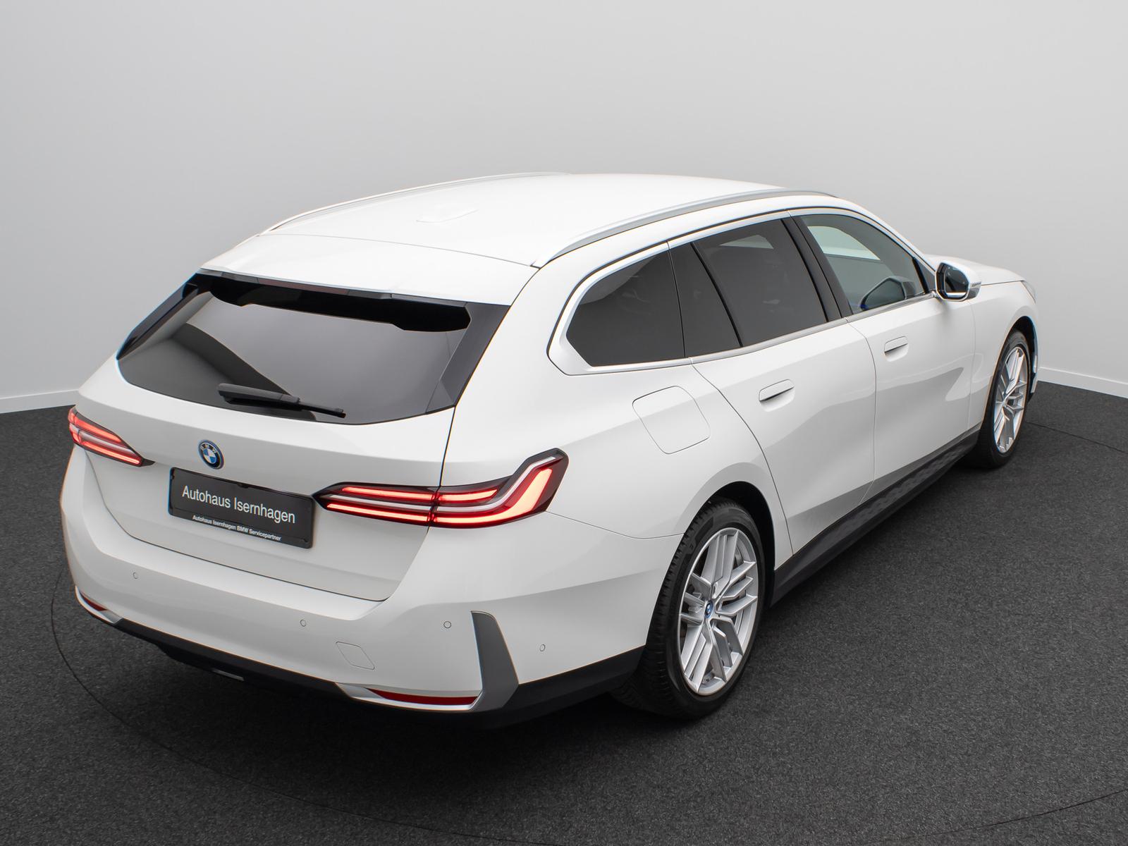BMW 530e Kamera DAB Alarm DigitKey Widscreen 19Zoll