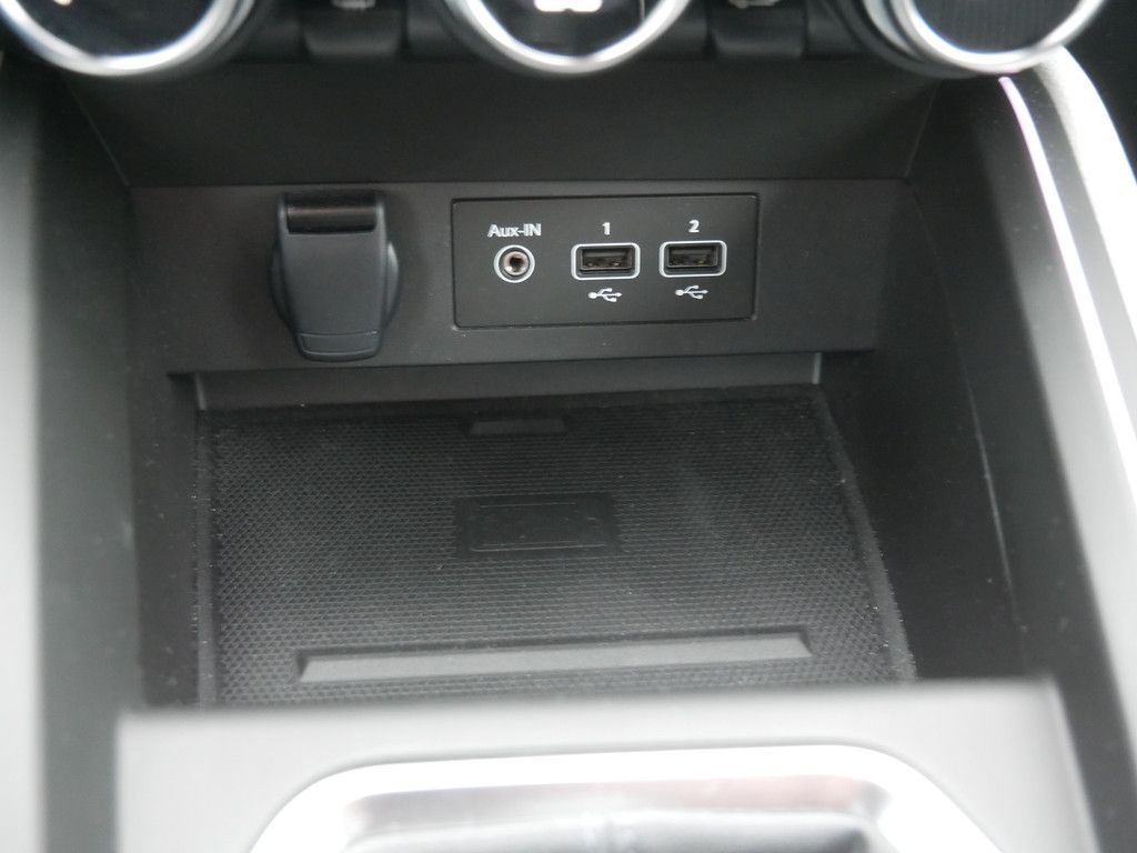 Fahrzeugabbildung Renault Clio Techno TCe 140 PDC SHZ KAMERA NAVI LED