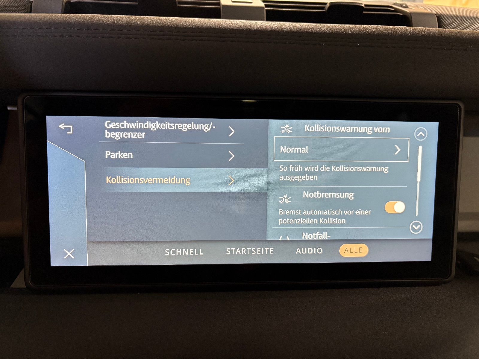 Fahrzeugabbildung Land Rover Defender 110 SE/MEMORY/PANO/360°/APPLE/SHZ/NAVI/