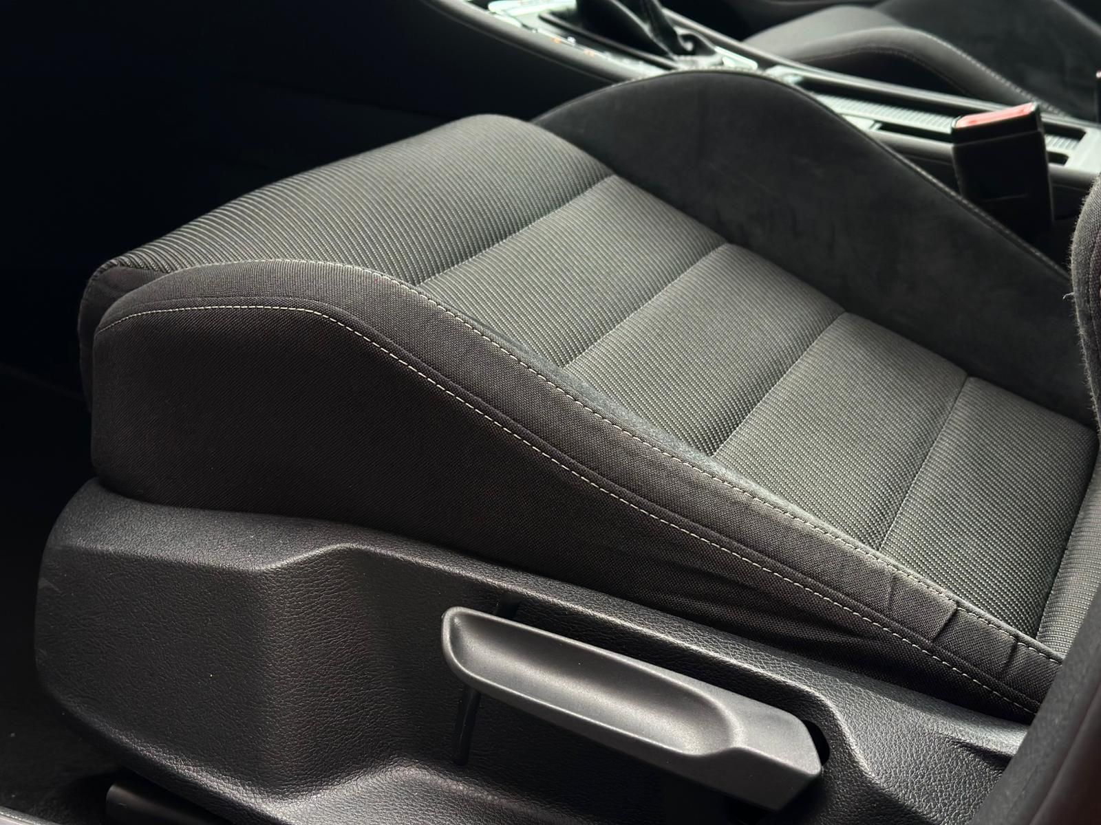 VW Golf R 2.0TSI VARIANT 4M* LED#SHZ#FH#PANO#KEYLES - Image 20