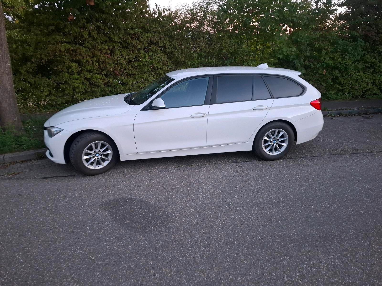 BMW 318 2014 — rear view