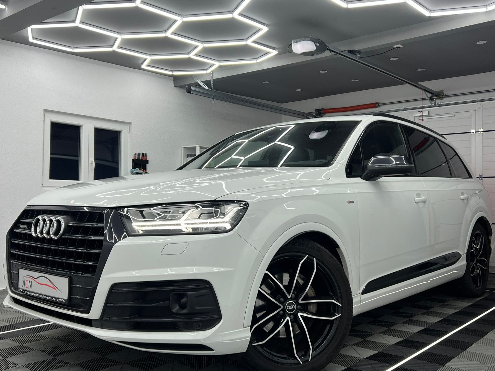Fahrzeugabbildung Audi Q7 3.0 TDI Quattro S-LINE/21ZOLL/MATRIX/AHK/AMBI