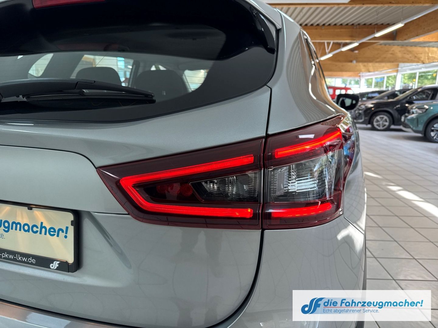 Fahrzeugabbildung Nissan Qashqai Shiro Navi Mehrzonenklima DAB SHZ Spurha