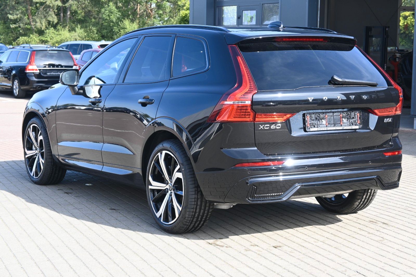Fahrzeugabbildung Volvo XC60 B5 AWD Plus Dark*PANO*H&K*LUFT*LED*360°