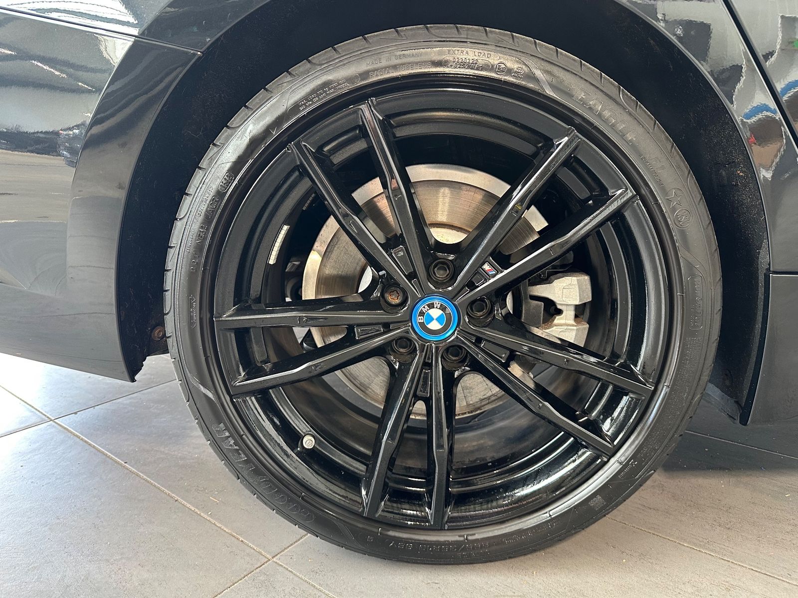 Fahrzeugabbildung BMW 330 e Touring M-Sport NAV+LED+PANO+AHK+HEAD-UP