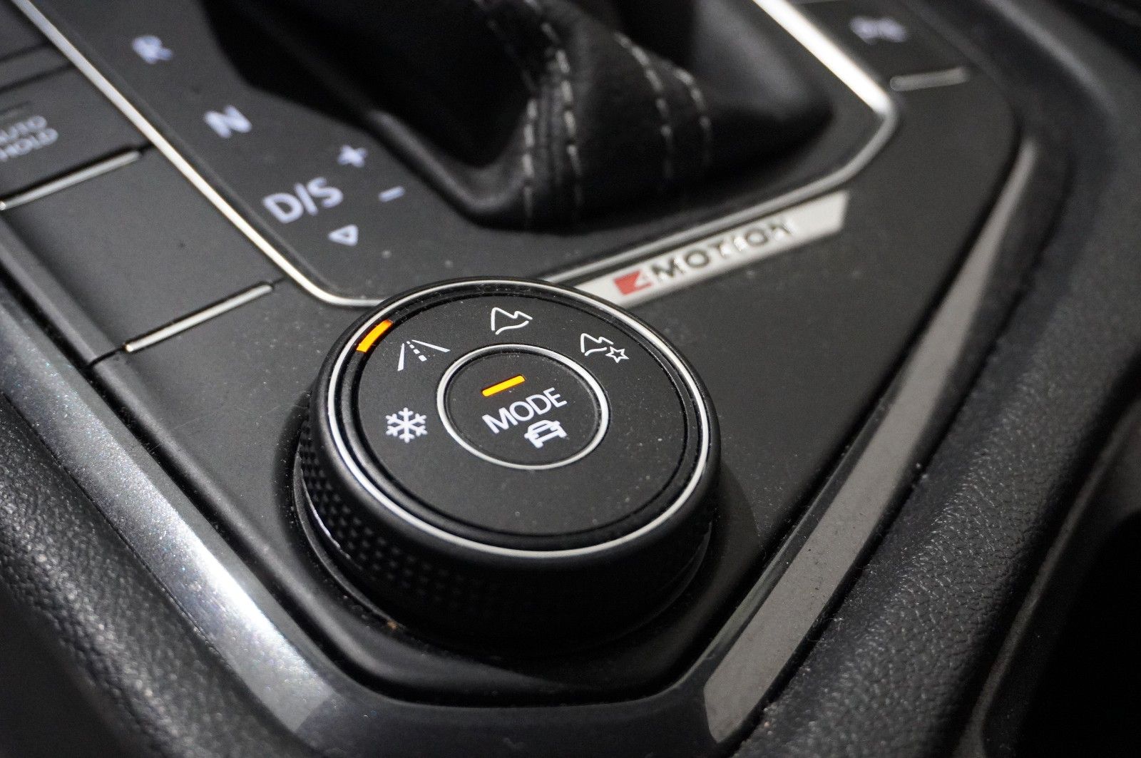 Fahrzeugabbildung Volkswagen Tiguan Allspace 2.0D R-LINE 4M NAVI/SH/SPORT/AHK