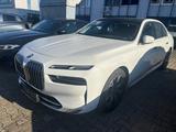 BMW 740 d xDrive Iconic Glow  Autobahnassist - gebrauchte BMW 740 aus dem Jahr 2024