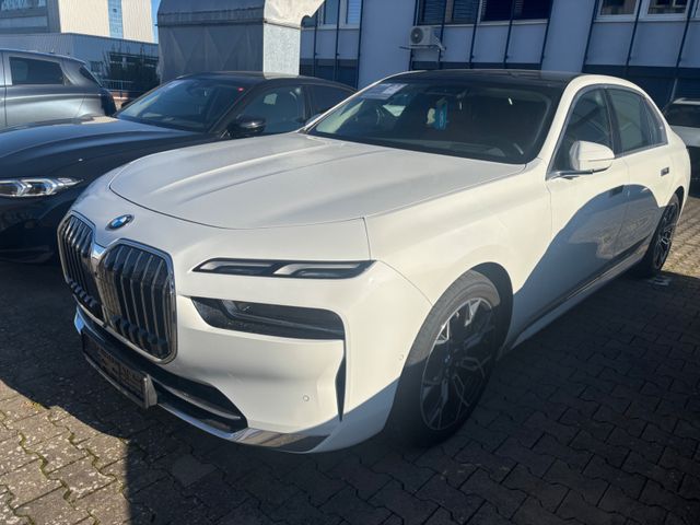 BMW 740 d xDrive Iconic Glow  Autobahnassist