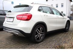 Fahrzeugabbildung Mercedes-Benz GLA 180 Urban*Panoramadach!*Navigation*Sitzheiz*