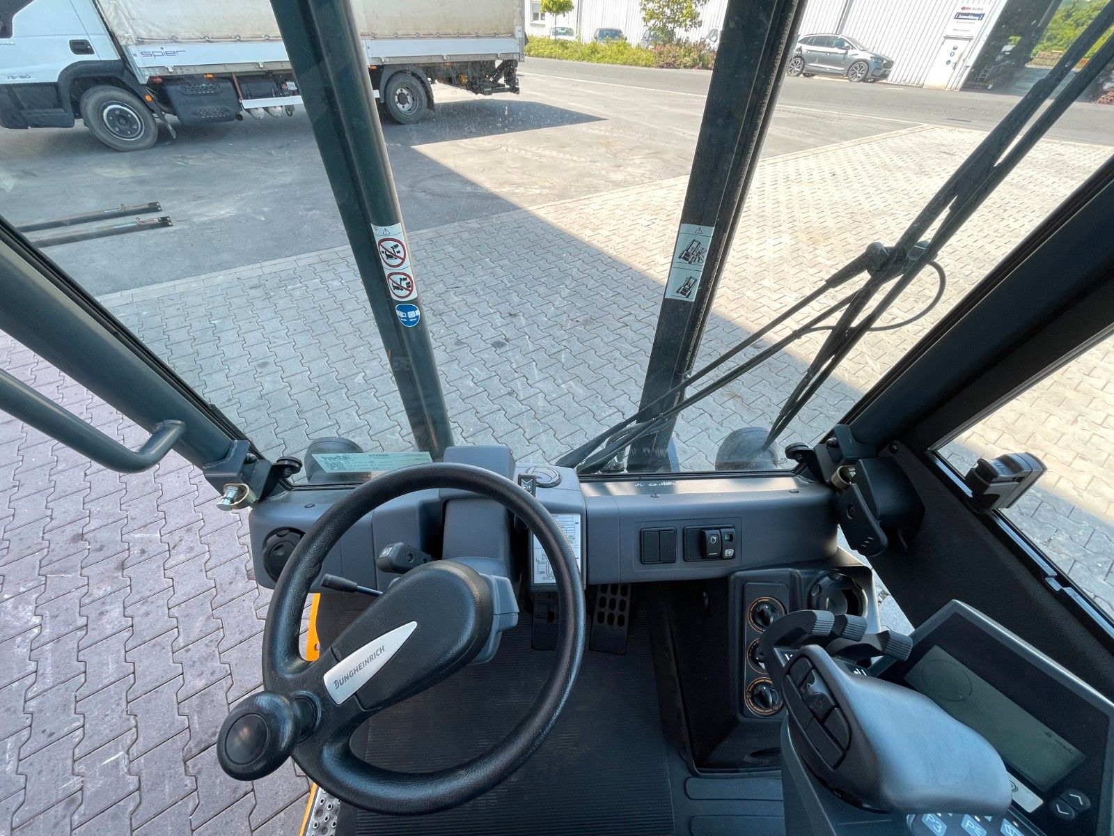 Fahrzeugabbildung Jungheinrich DFG 425s / Duplex: 3,5m / nur 356h /  SS