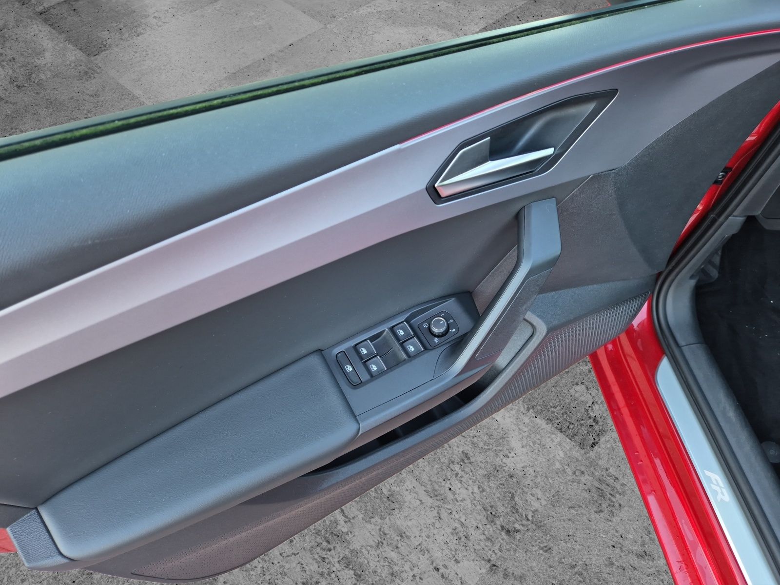 Fahrzeugabbildung SEAT Leon eTSI FR-Line DSG LED Navi ACC RFK SH 18"