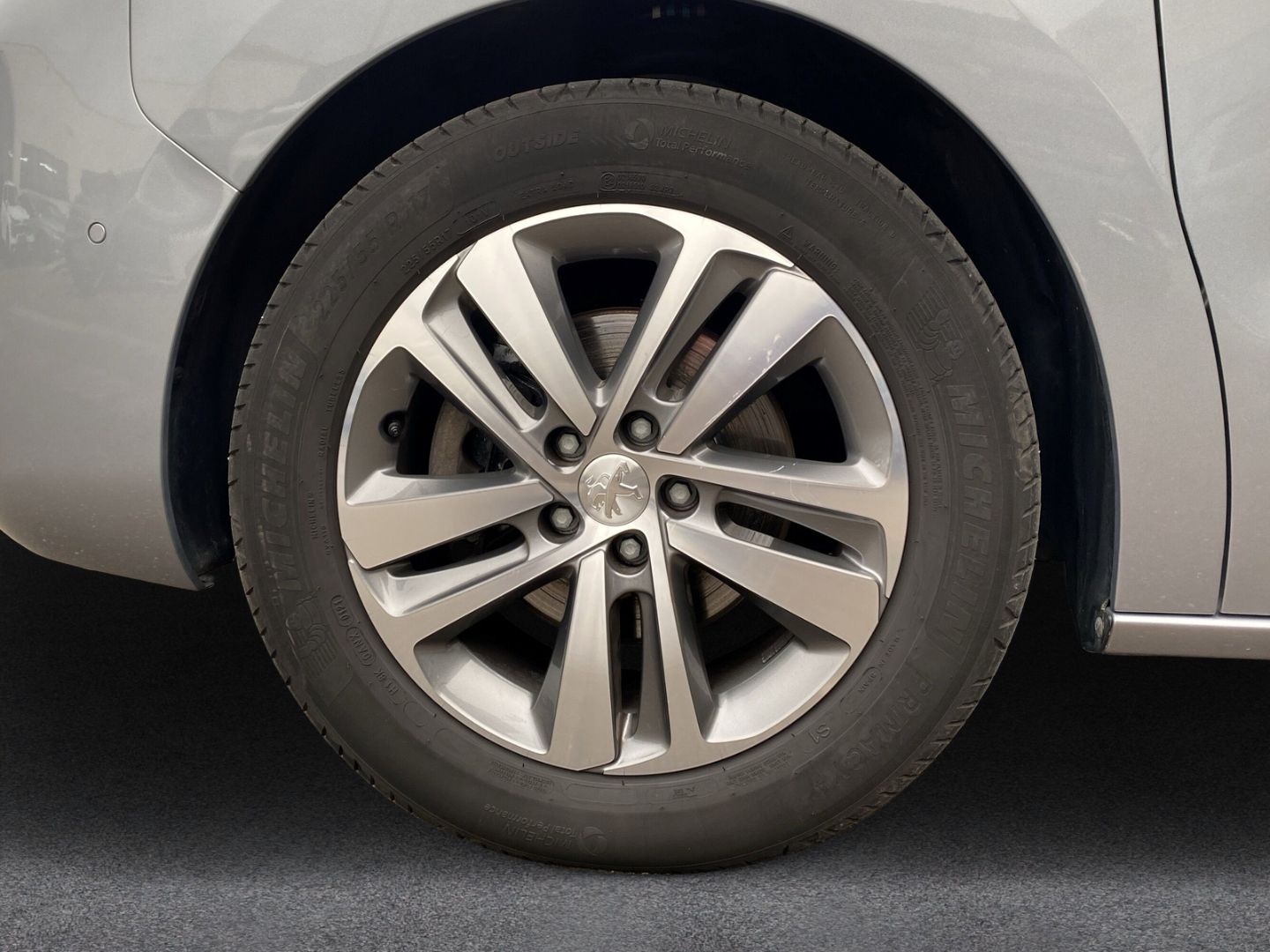 Fahrzeugabbildung Peugeot Traveller Active L2 2.0 BlueHDi 180 *Xenon*AHK