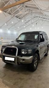 Mitsubishi Pajero 2.8TD Klima GLS V20 - Mitsubishi Pajero V20 mit Diesel-Antrieb