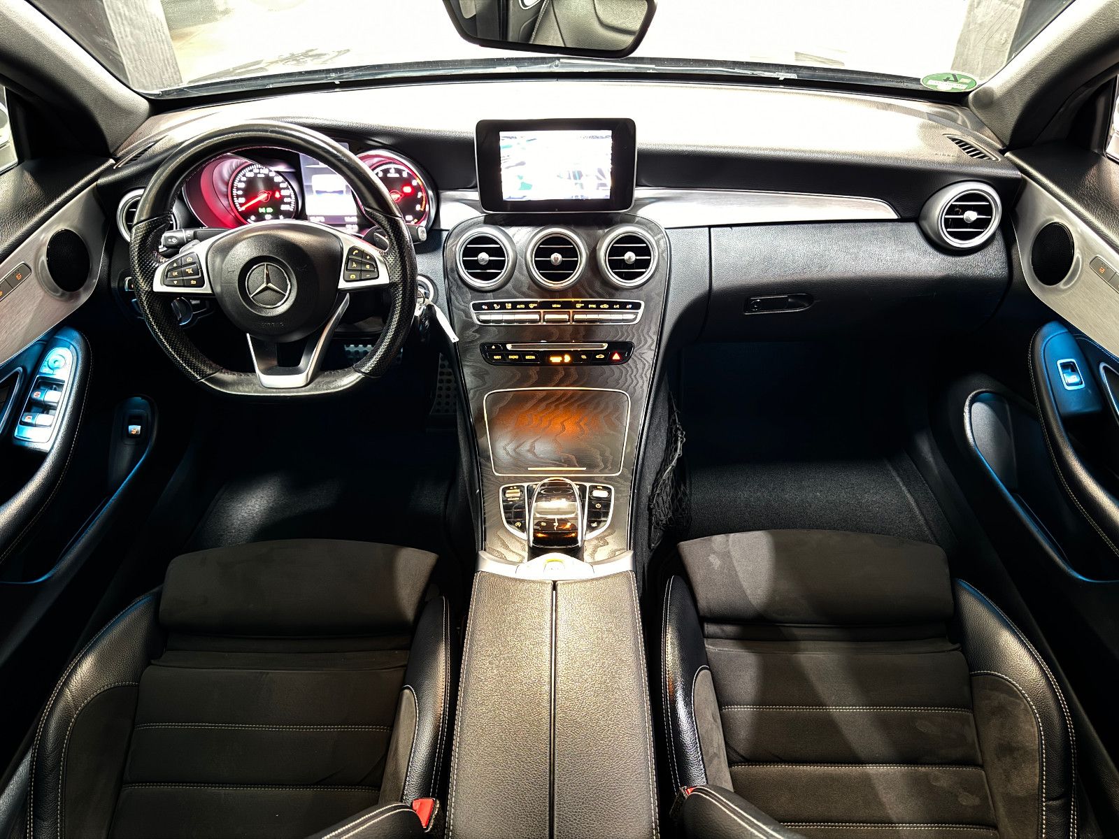 Fahrzeugabbildung Mercedes-Benz C 200 9GT CABRIO 2X AMG LINE AIRSCARF 360°KAMERA