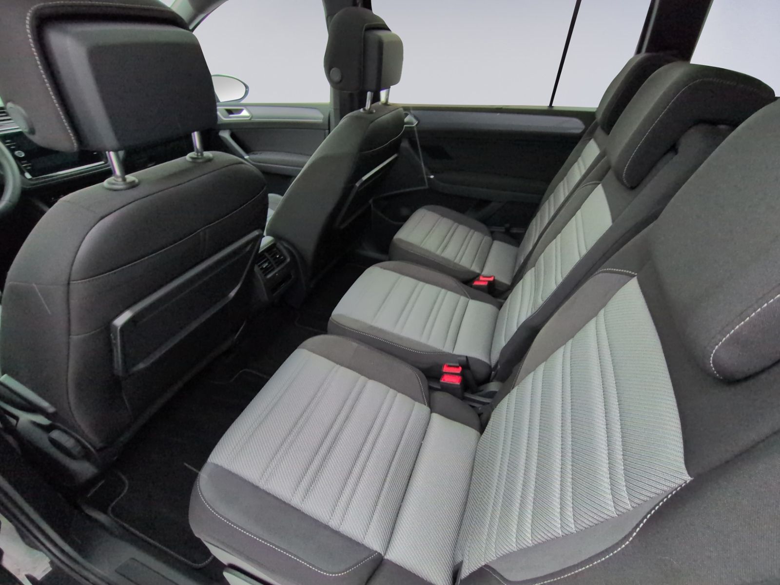 Touran 2.0 TDI DSG R Line 7Sitze+AHK+PANO+MATRIX