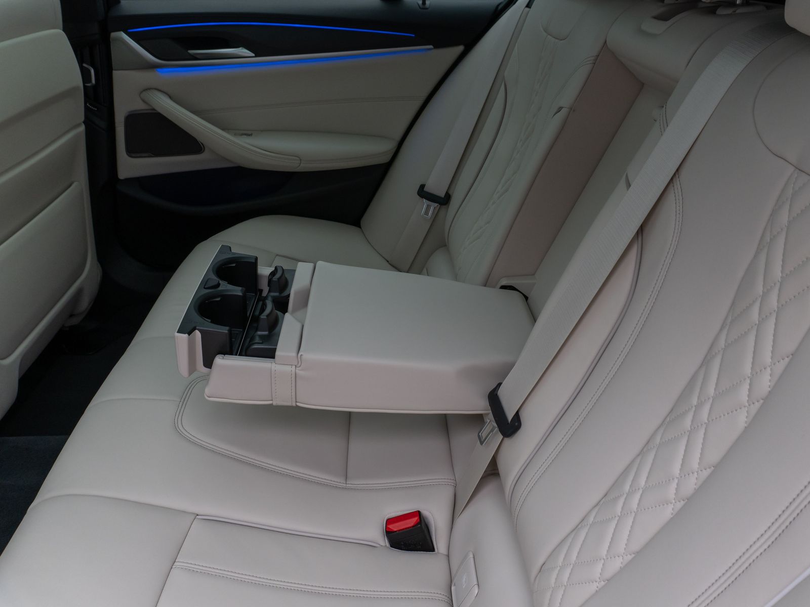 Fahrzeugabbildung BMW 540d xD M Sport Panorama Kamera Laser TV HUD H/K