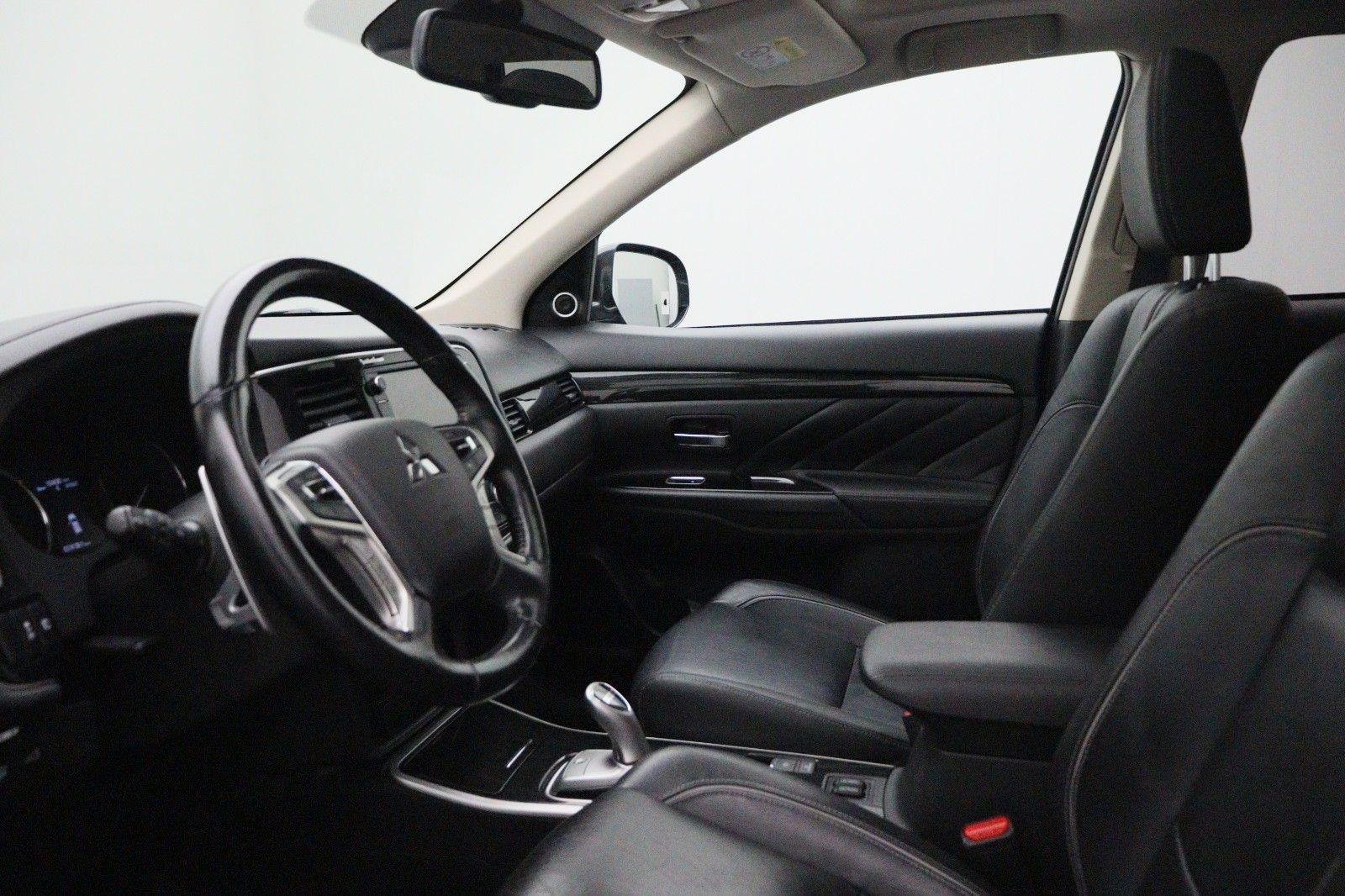 Fahrzeugabbildung Mitsubishi Outlander PHEV TOP 2.0 Fahrassistenz-Paket 4WD