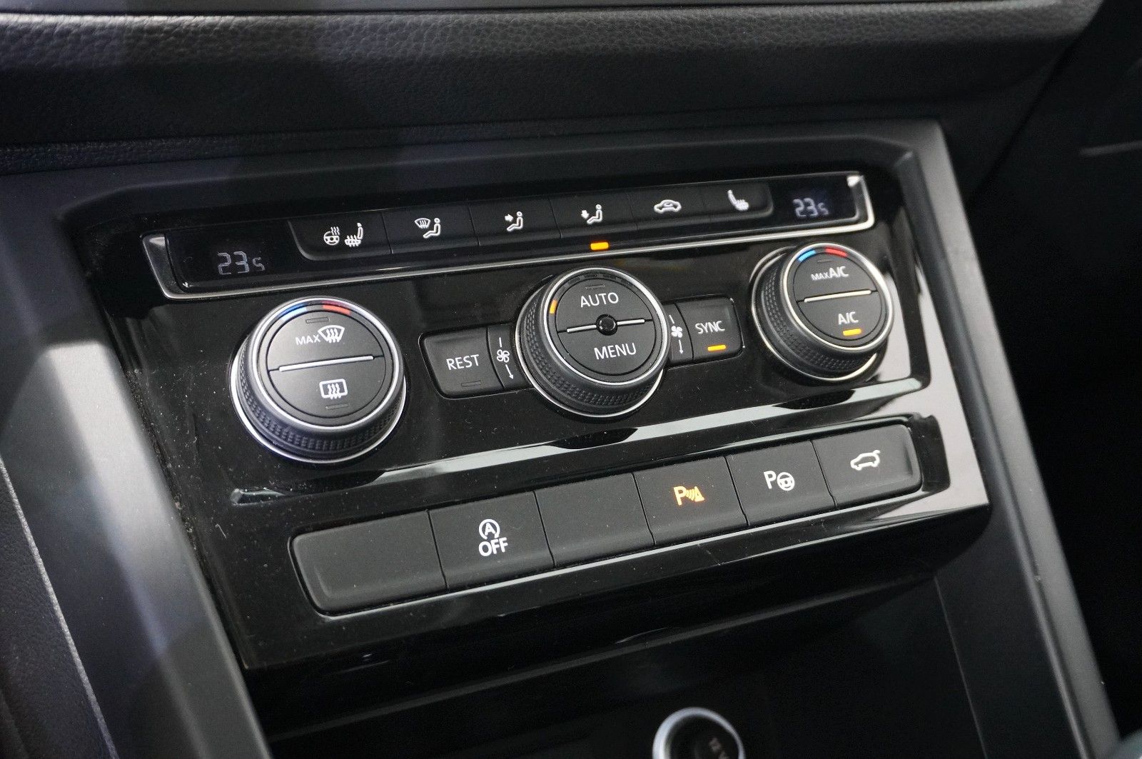 Fahrzeugabbildung Volkswagen Touran 2.0 TDI COMFORTLINE DSG NAVI/SH/ACC/DAB+