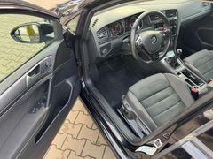 Fahrzeugabbildung Volkswagen Golf VII Variant Comfortline Navi Sitzh. AHK