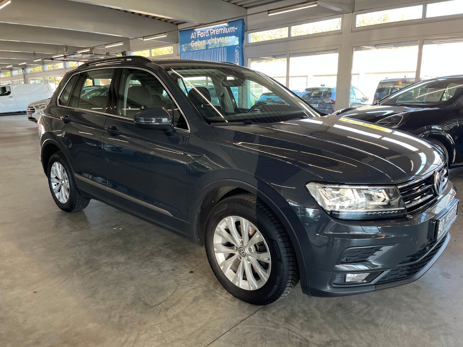 Fahrzeugabbildung Volkswagen Tiguan 2.0 TDi Comfortline NAVI LED WinterPaket