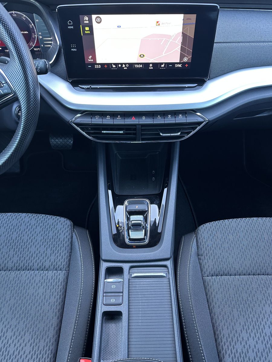 Fahrzeugabbildung SKODA Octavia Combi 2.0 TDI DSG Style NAV+MATRIX+AHK