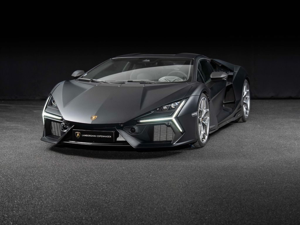 Image of Lamborghini Revuelto