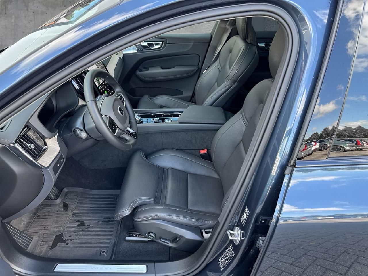 Fahrzeugabbildung Volvo XC60 T8 AWD Ultra Dark Plug-In Hybrid MJ26