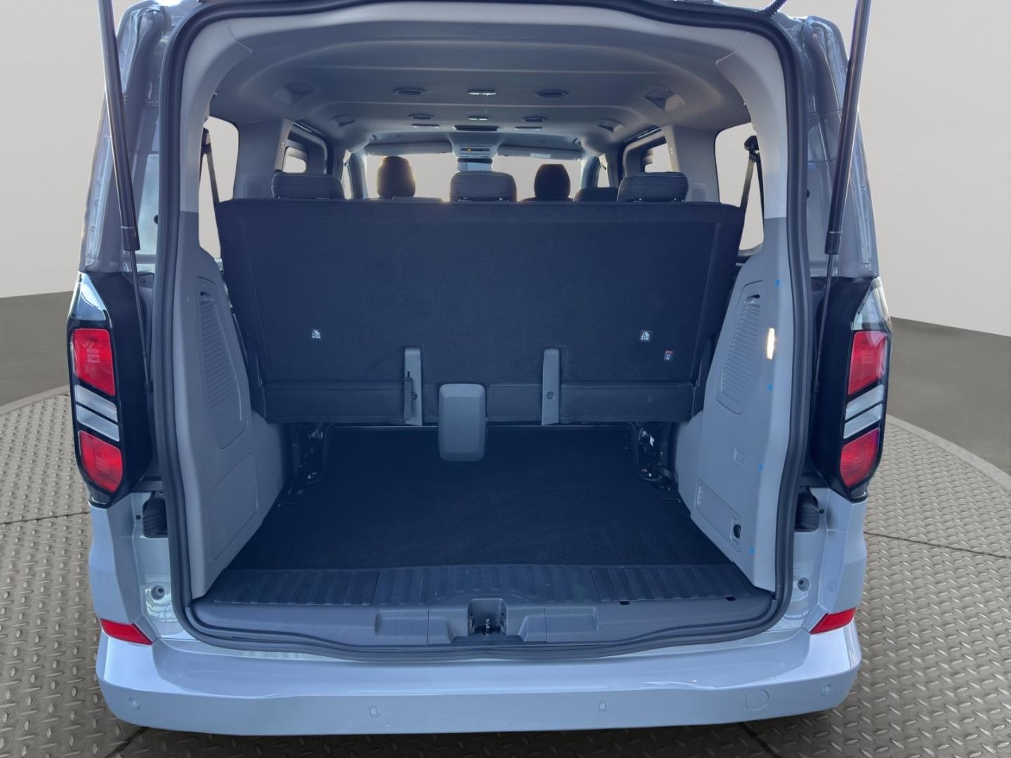 Fahrzeugabbildung Ford Transit Custom Navi LED ACC Klimaautom DAB