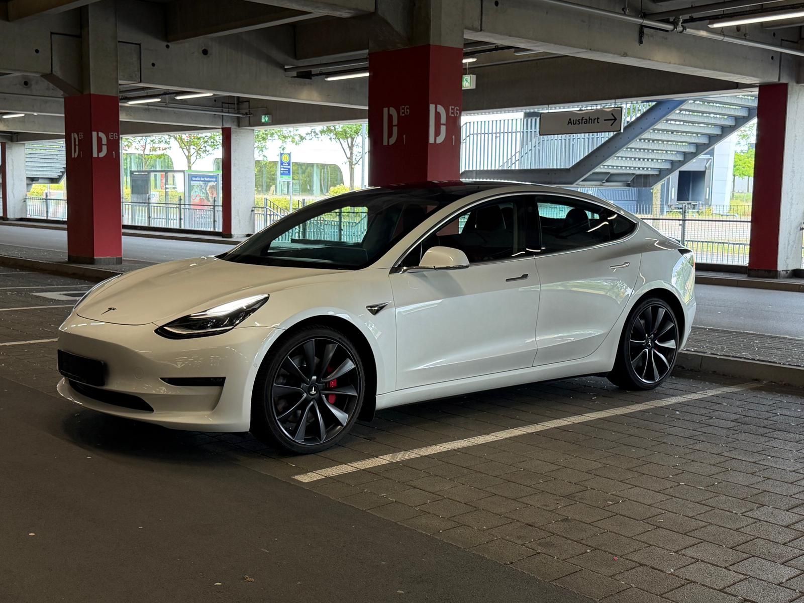 TESLA Model 3 Performance Dual Motor AWD Enhanced Aut.
