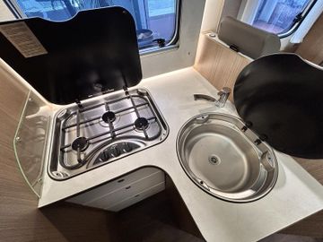 Carado T 334 SAT TV Fahrradtr. Automatik Hubbett Kamera