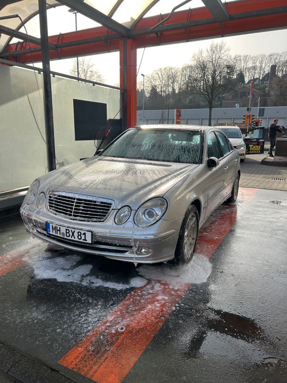 Image of Mercedes-Benz E 240