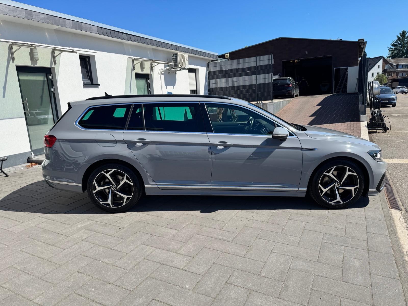 Volkswagen Passat Variant R-Line 200PS  ACC LED Leder Digit