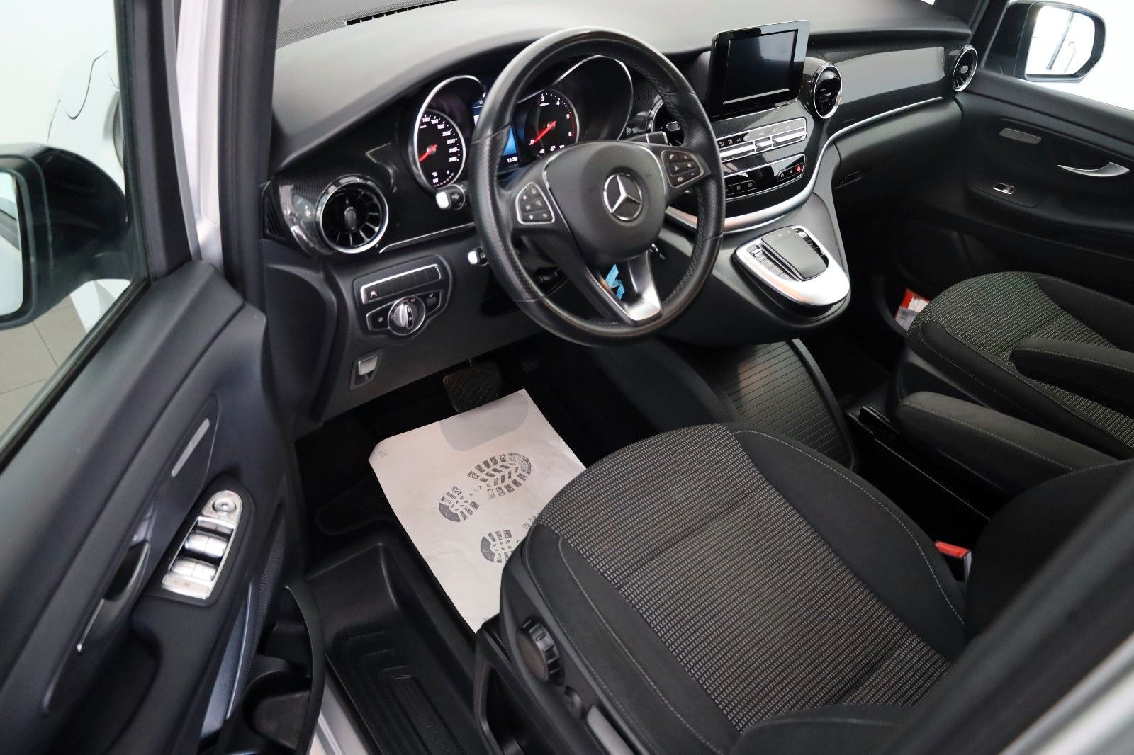 Fahrzeugabbildung Mercedes-Benz V 250d EDITION LANG,7Sitz,Navi,Kamera,ACC,AHK+WR