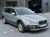 Volvo XC 70 Kinetic 2WD*Automatik*Bi-Xenon*AHK*NAVI* - Volvo XC70: Kinetic