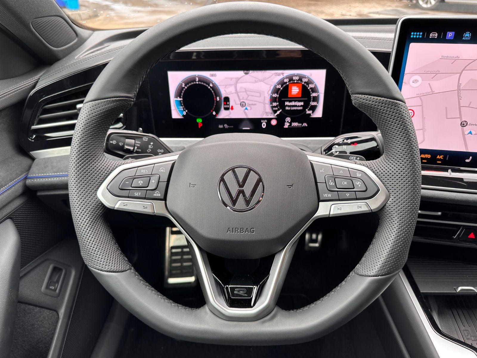 Fahrzeugabbildung Volkswagen Passat Variant 2.0 TDI 4M R-Line Matrix/AHK/Navi