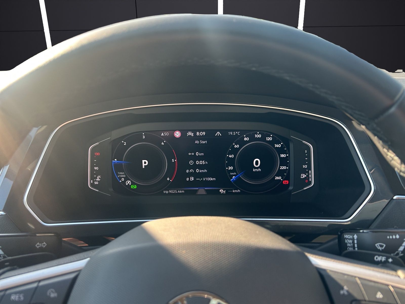 Fahrzeugabbildung Volkswagen Tiguan Elegance TDI 4M IQ.Light Navi ACC RFK SHZ