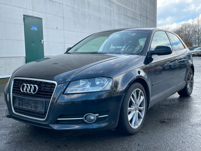 Audi A3 1.6 TDI Ambition *NAVI*SHZ