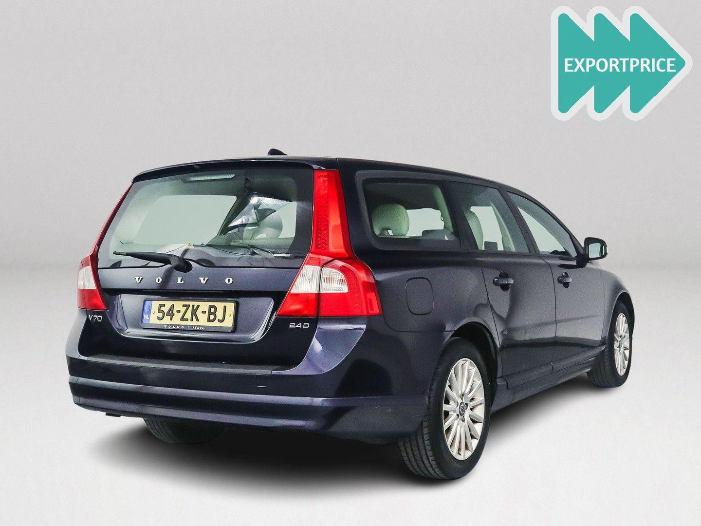 Volvo V70 2008 — rear view