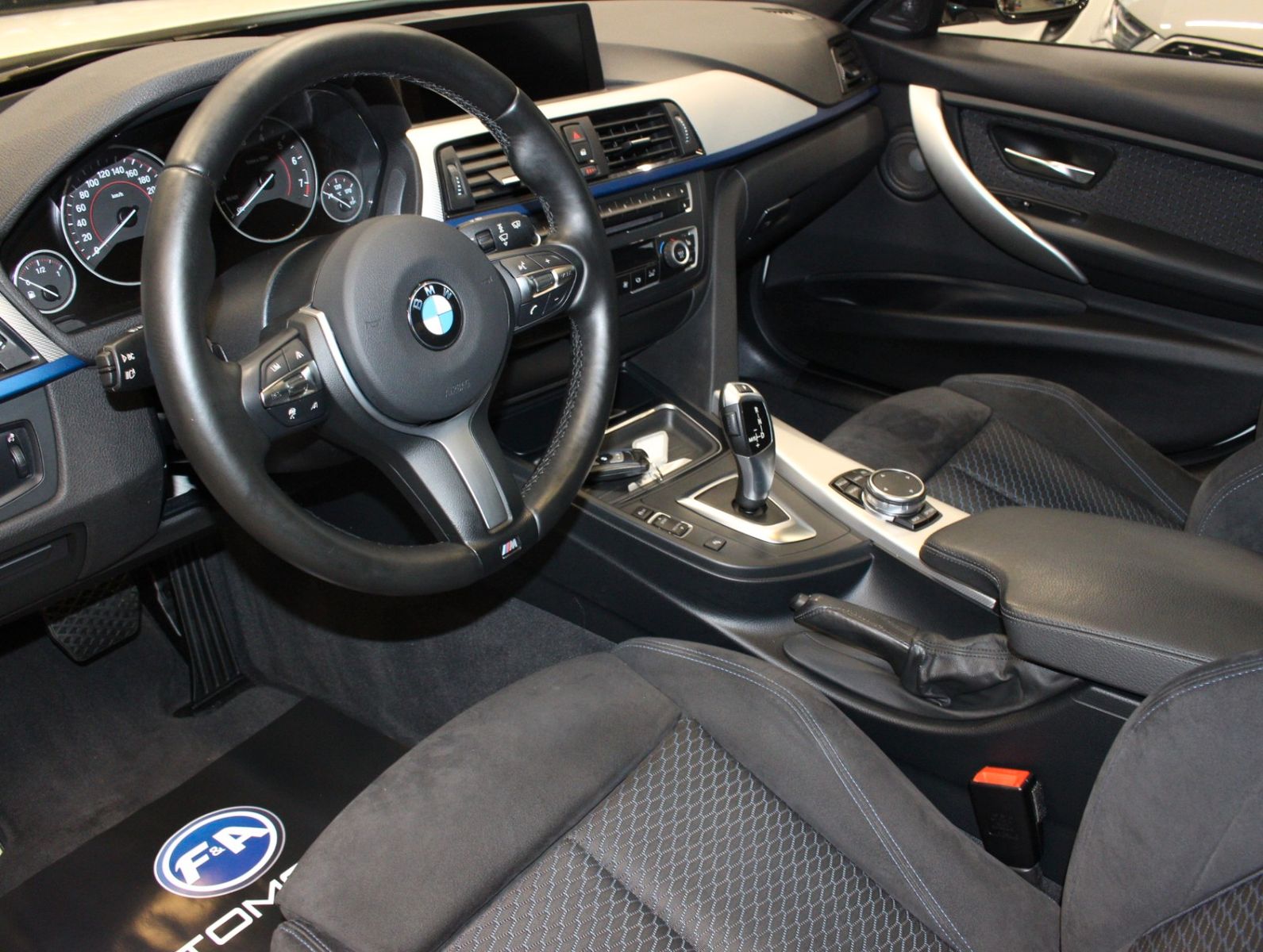 Fahrzeugabbildung BMW 335i xDrive M Sport*Head-up*Kamera*Harman-Kardon