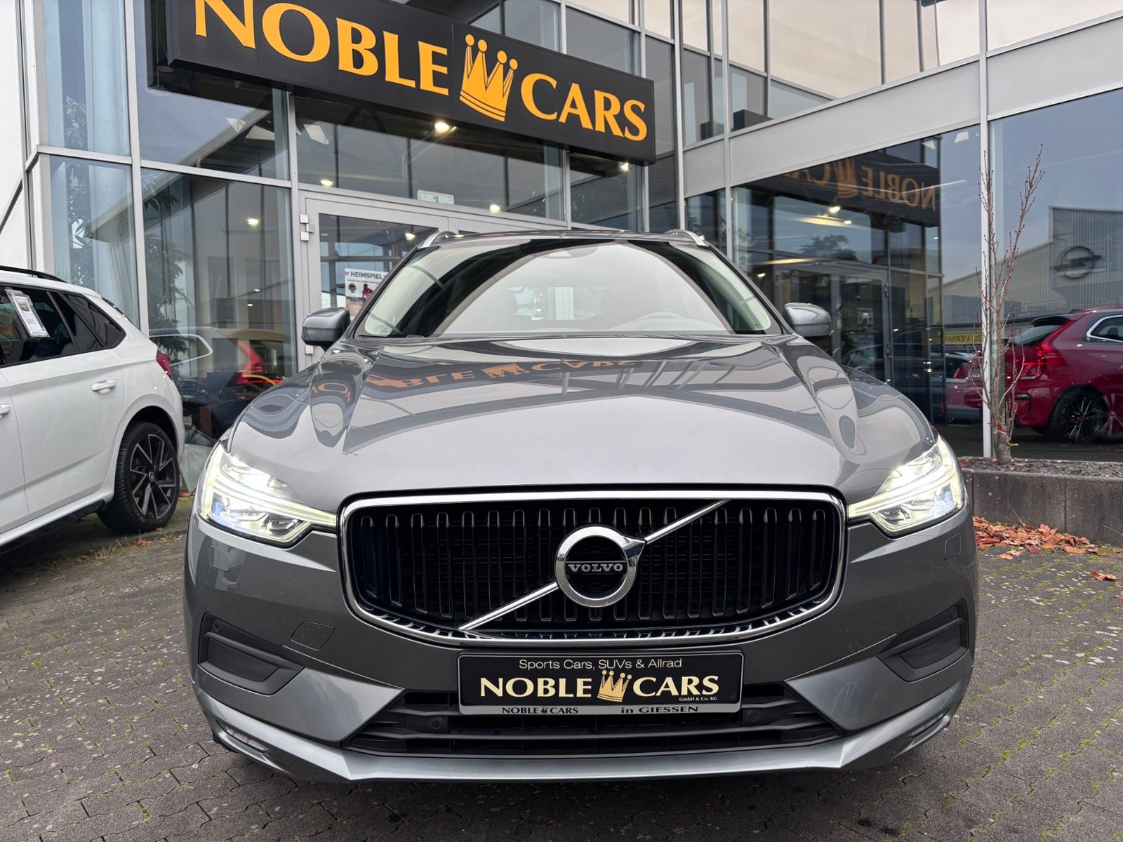 Fahrzeugabbildung Volvo XC60 Momentum Pro 2WD RFK LED LEDER