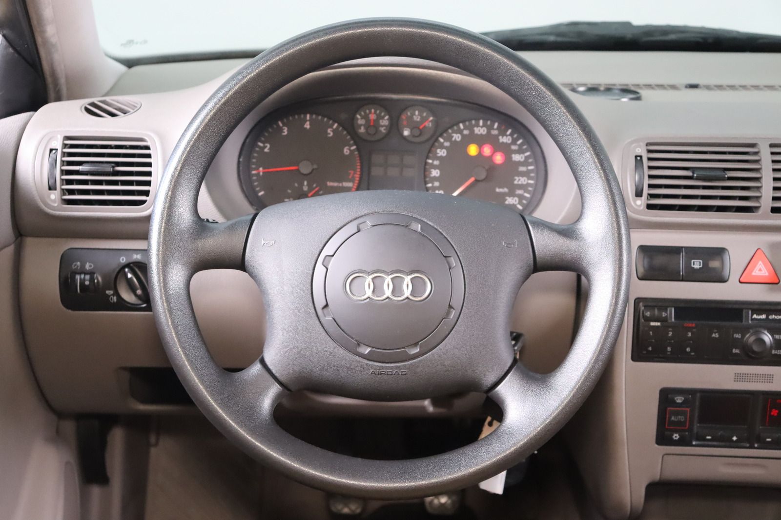 Fahrzeugabbildung Audi A3 1.8 * 1.Hand * Standhzg. * HU/AU neu