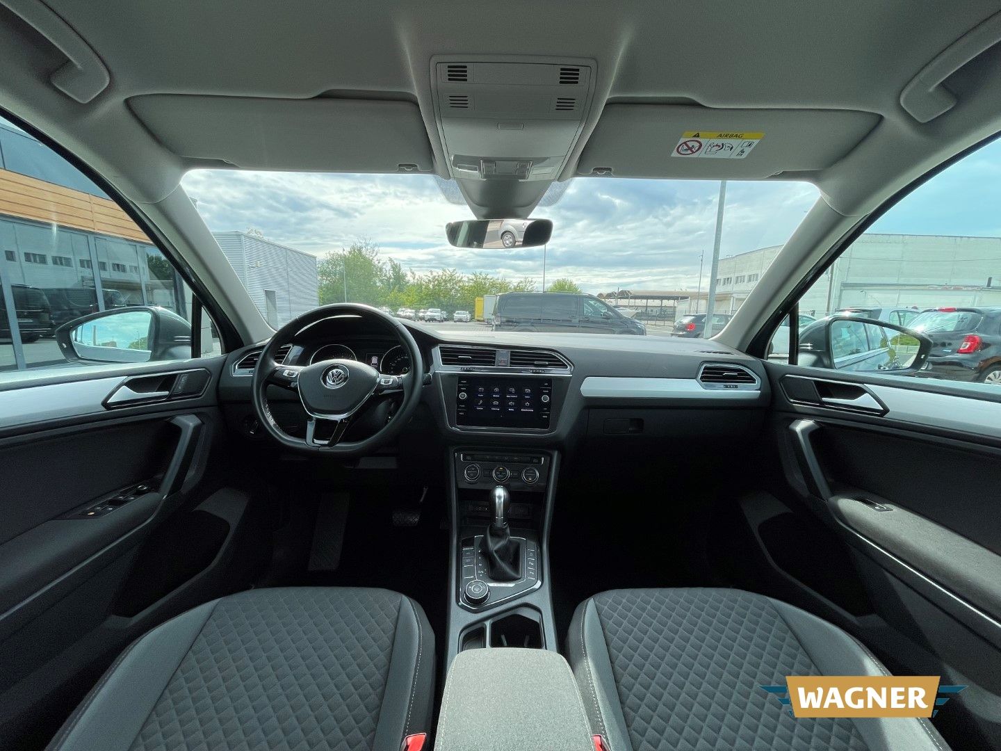 Fahrzeugabbildung Volkswagen Tiguan Comfortline  Automatik 4Motion