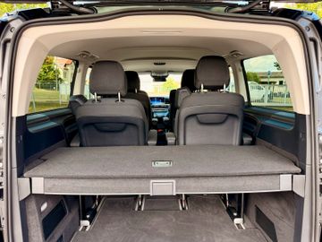 Mercedes V 220 - 9