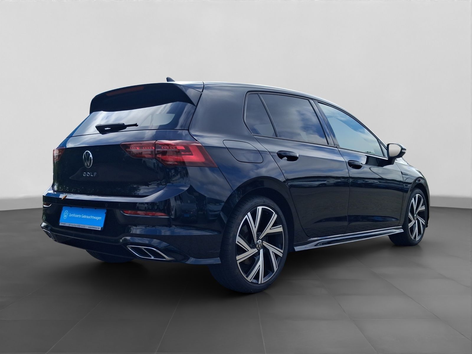Volkswagen Golf 1.5 TSI R-LINE PANO LM18 MATRIX-LED foto 3