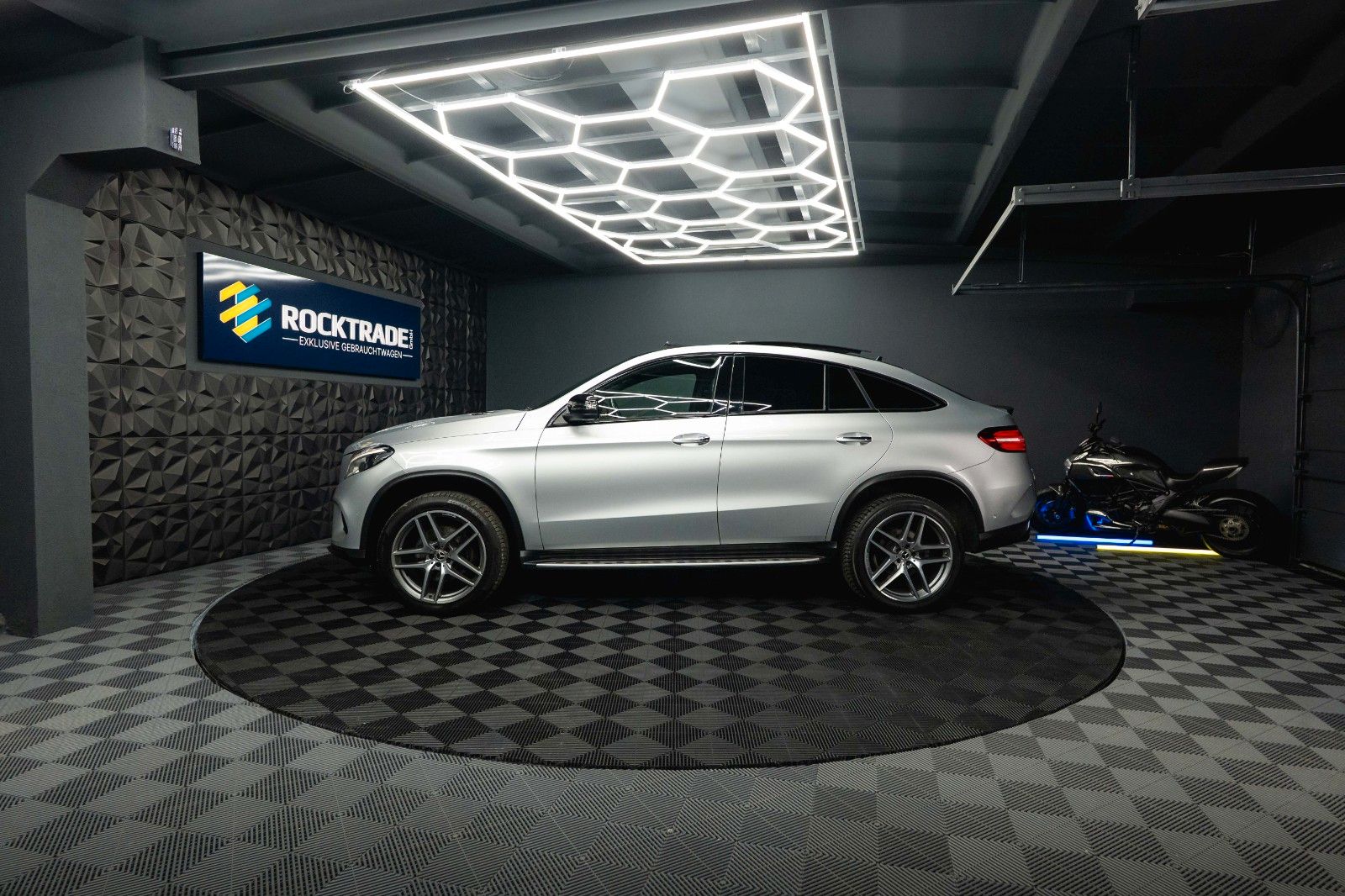 Fahrzeugabbildung Mercedes-Benz GLE 350d Coupe 4Matic AMG Night *Pano*ACC*LED*