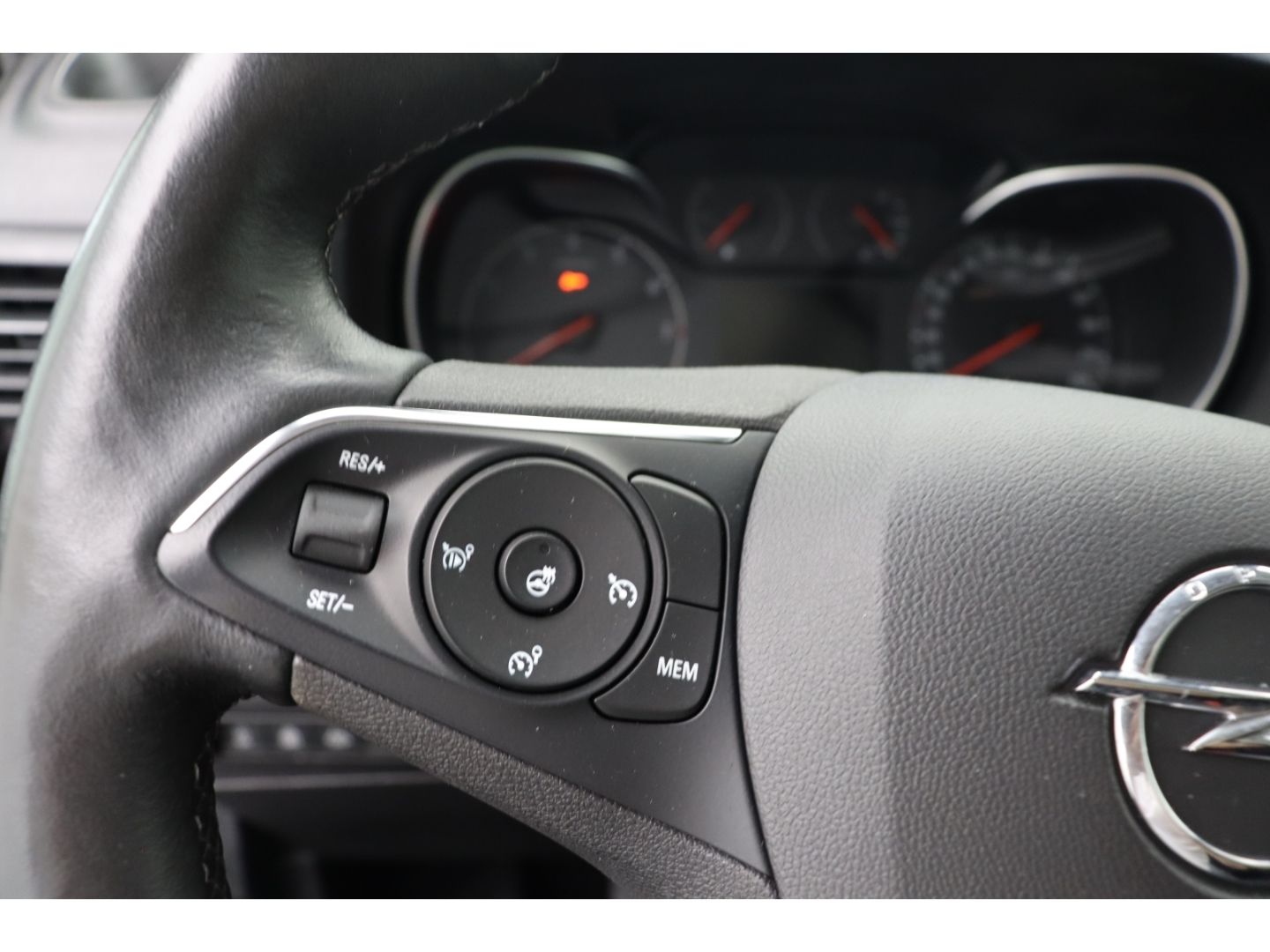 Fahrzeugabbildung Opel Combo Life INNOVATION AHK Kamera SHZ