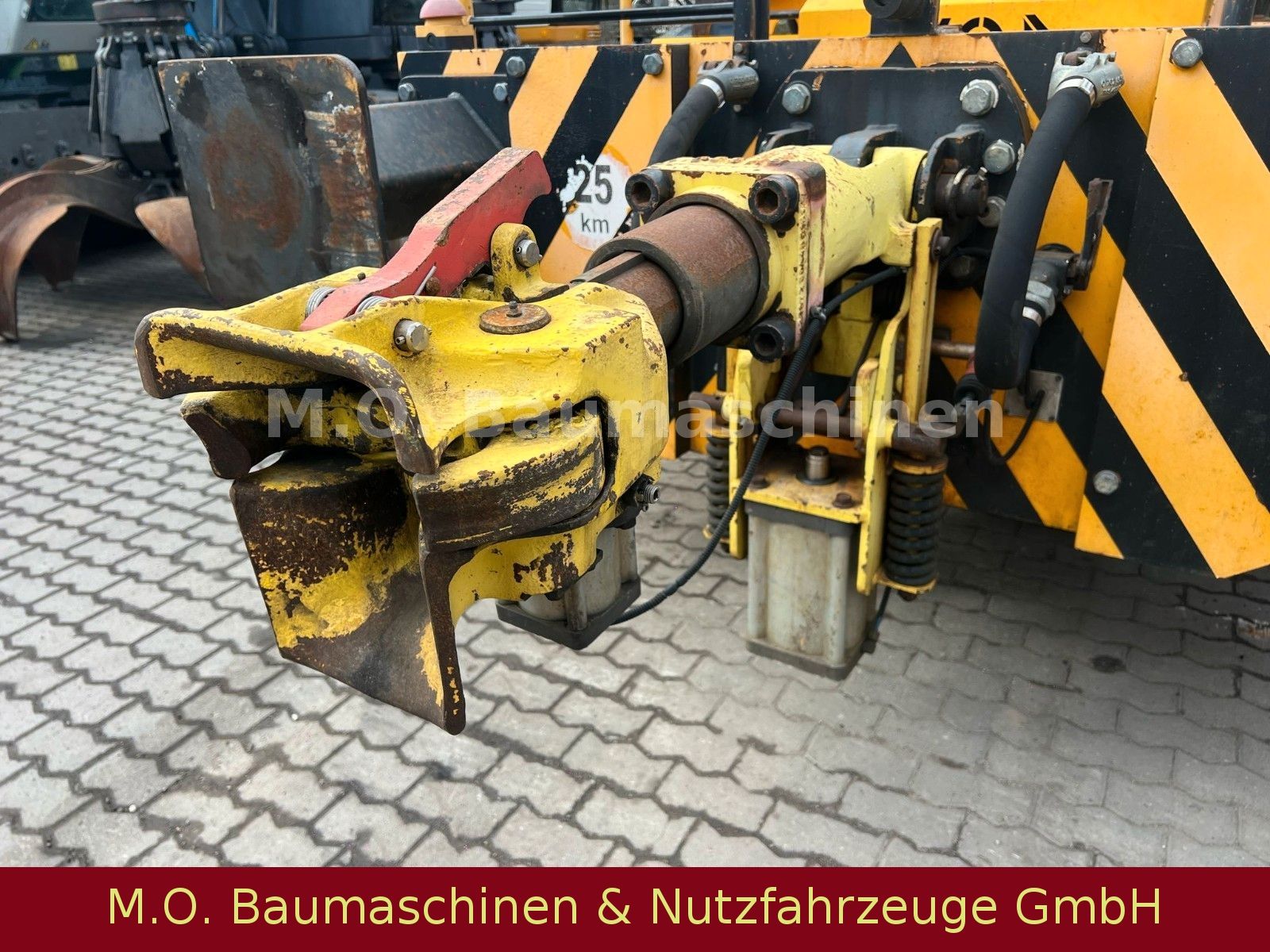 Fahrzeugabbildung JCB UCA Trac RB 18/Zweiwegefahrzeug/Lokomotive