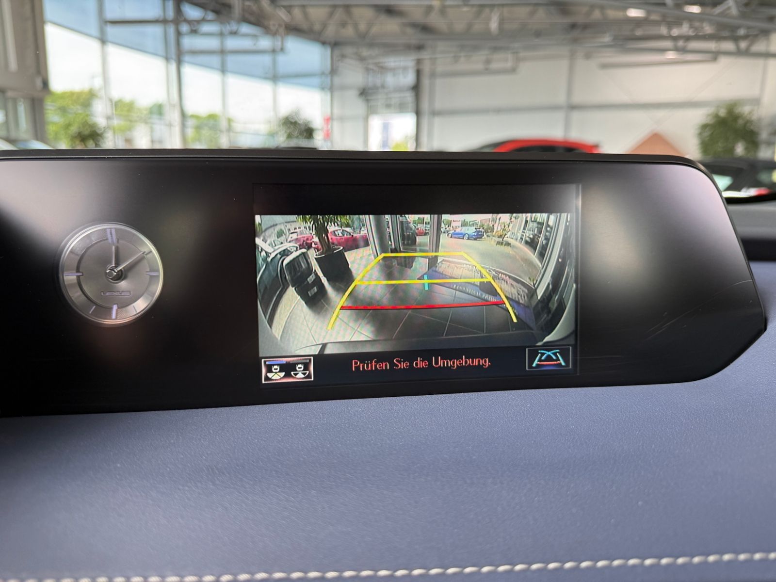 Fahrzeugabbildung Lexus UX 250 h Launch Edition LED NAV RFK SHZ ALU