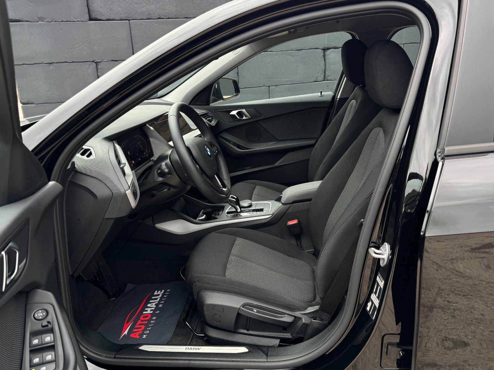 Fahrzeugabbildung BMW 116i Advantage CarPlay BT SHZ PDC Lim Temp LKAS