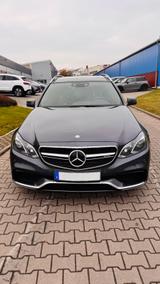 Mercedes-Benz E 63 AMG 4MATIC - 5.5l V8 - ATM 20tsd km  - graue Mercedes-Benz E 63 AMG